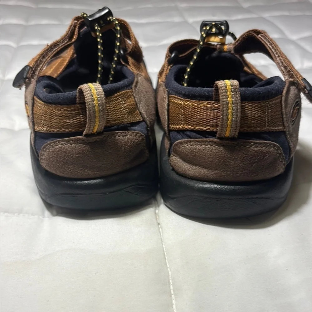Keen Closed Toe Waterproof Brown Gorpcore Outdoor Adventure Sandals